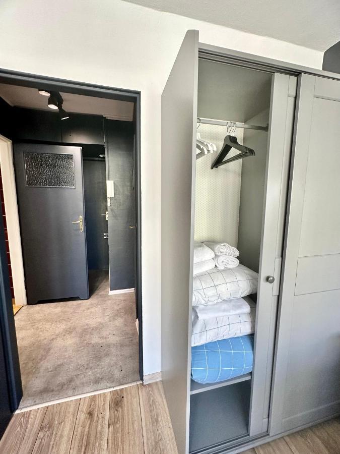 White 2 Metro Wifi 600 Mbs 75'tv Netflix, Disney+ Hbo Apartament Warszawa